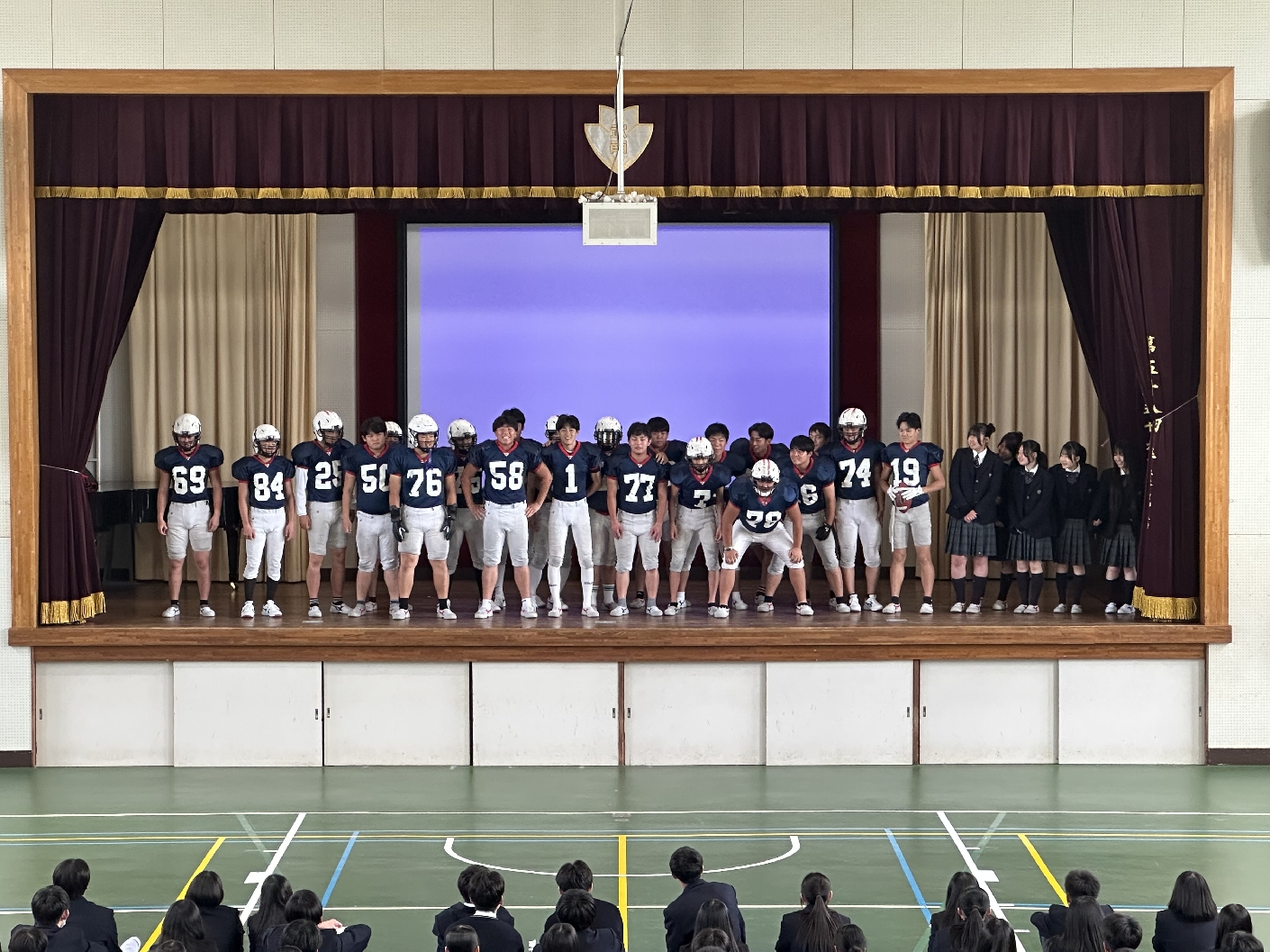 運動部のトップバッターとして会場を盛り上げたアメフト部