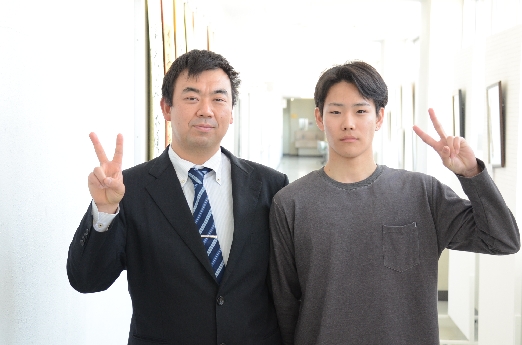 担任の山浦先生と