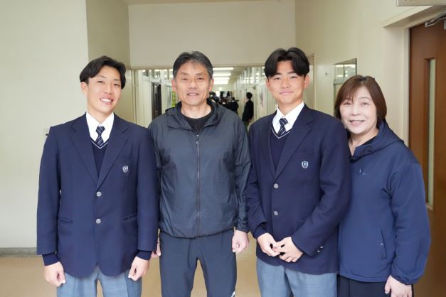 お世話になった体育科の新井先生・千葉先生と