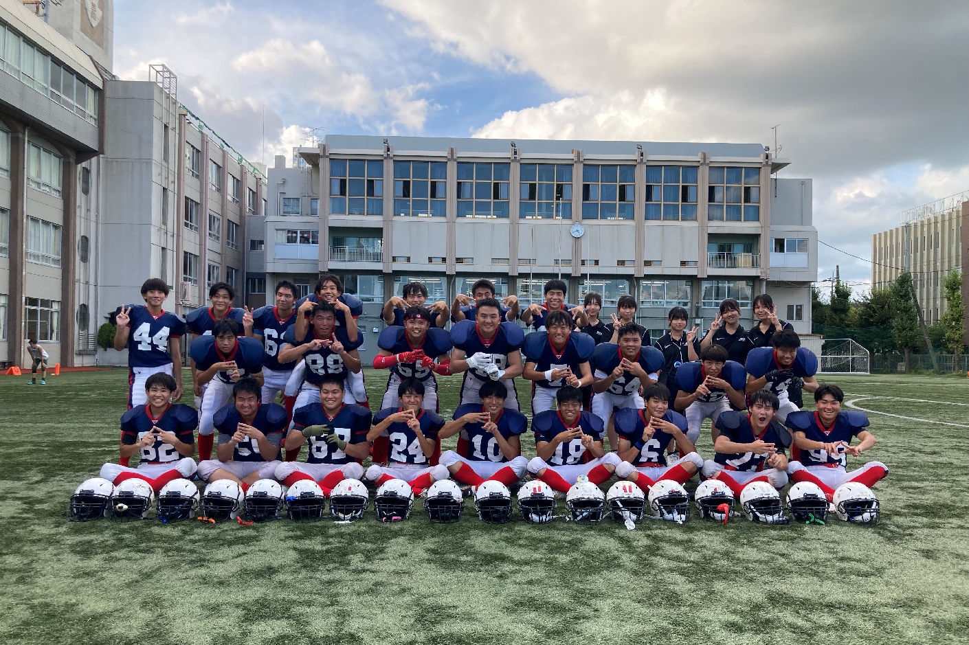夏休み最後の練習試合（8月23日＠武南高校校庭）の際に集合写真を撮りました。次は全員で！