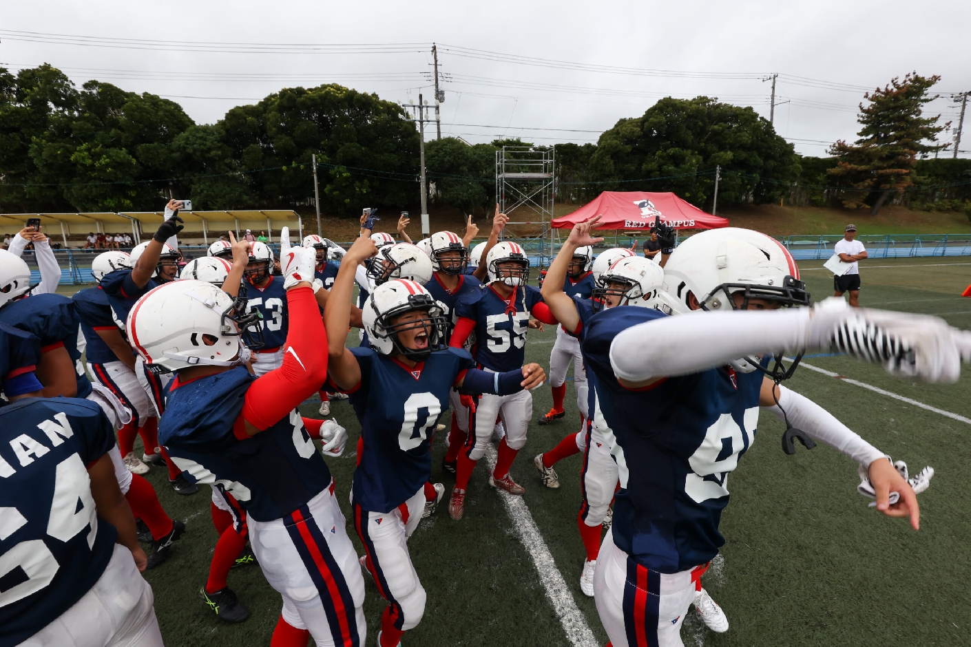 試合前のハドル。キャプテンのスピーチで士気を高める選手たち